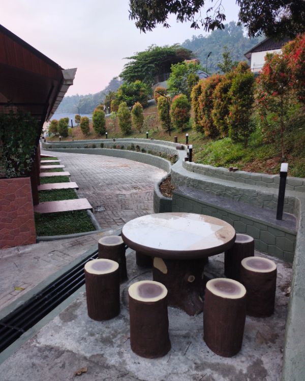 Khanz Regency Resort Exterior